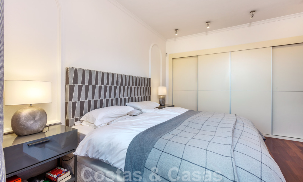 Indrukwekkend penthouse appartement te met panoramisch zeezicht te koop in de Golf Vallei van Nueva Andalucia, Marbella 37541