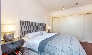 Indrukwekkend penthouse appartement te met panoramisch zeezicht te koop in de Golf Vallei van Nueva Andalucia, Marbella 37541 