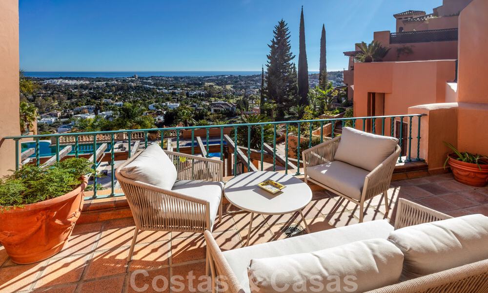 Indrukwekkend penthouse appartement te met panoramisch zeezicht te koop in de Golf Vallei van Nueva Andalucia, Marbella 37543