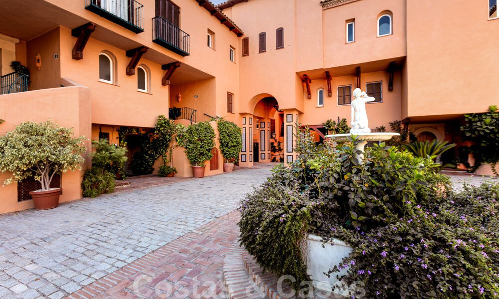 Indrukwekkend penthouse appartement te met panoramisch zeezicht te koop in de Golf Vallei van Nueva Andalucia, Marbella 37548