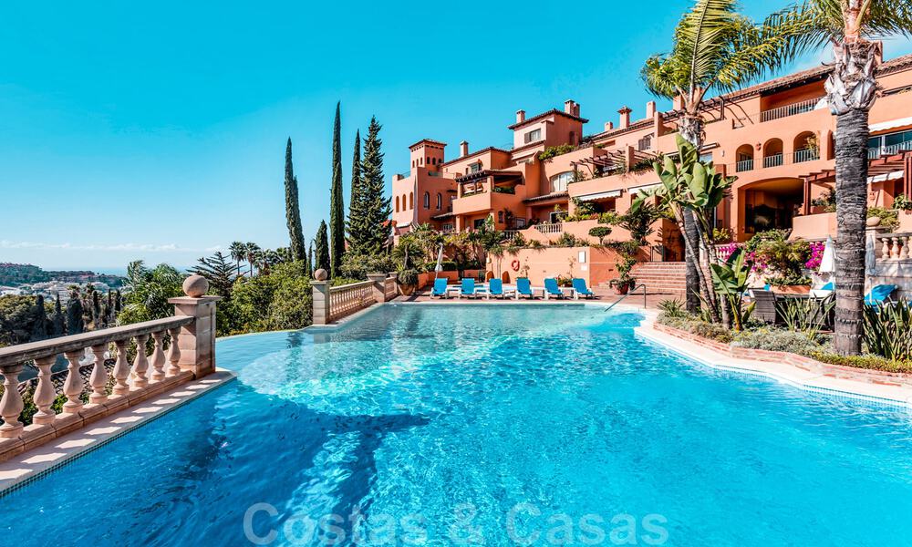 Indrukwekkend penthouse appartement te met panoramisch zeezicht te koop in de Golf Vallei van Nueva Andalucia, Marbella 37553