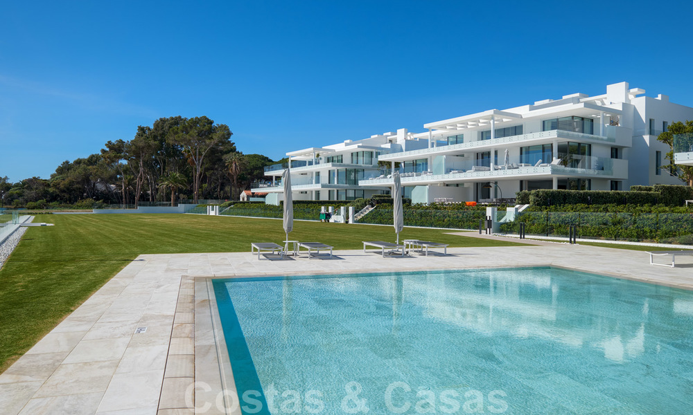 Privé herverkoop. Ultra deluxe avant garde strand appartement te koop in een exclusief complex aan de New Golden Mile, Marbella - Estepona 21996