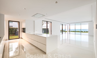 Privé herverkoop. Ultra deluxe avant garde strand appartement te koop in een exclusief complex aan de New Golden Mile, Marbella - Estepona 22007 