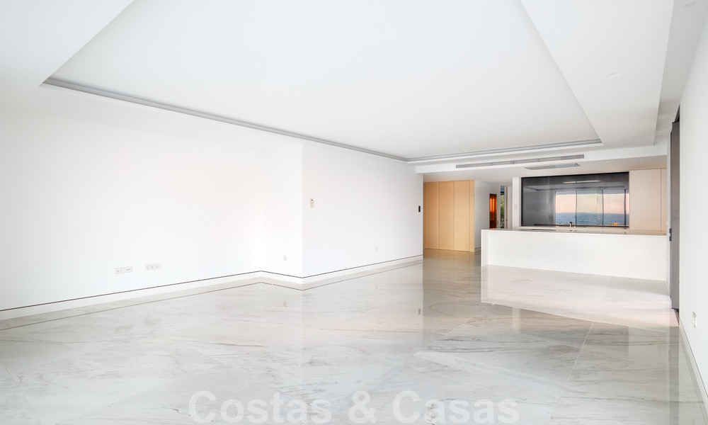 Privé herverkoop. Ultra deluxe avant garde strand appartement te koop in een exclusief complex aan de New Golden Mile, Marbella - Estepona 22008