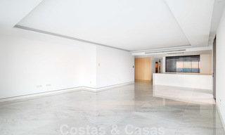 Privé herverkoop. Ultra deluxe avant garde strand appartement te koop in een exclusief complex aan de New Golden Mile, Marbella - Estepona 22008 