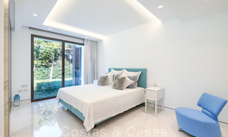 Privé herverkoop! Ultra deluxe avant garde strand appartement te koop in een exclusief complex aan de New Golden Mile, Marbella - Estepona. Verlaagd in prijs! 22050 