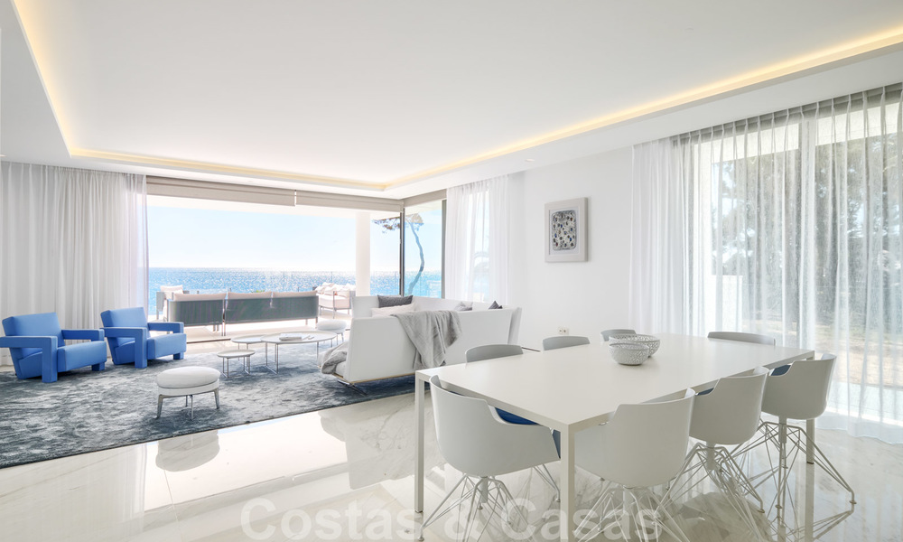 Privé herverkoop! Ultra deluxe avant garde strand appartement te koop in een exclusief complex aan de New Golden Mile, Marbella - Estepona. Verlaagd in prijs! 22055