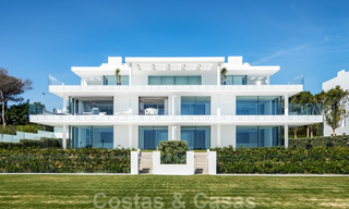 Privé herverkoop! Ultra deluxe avant garde strand appartement te koop in een exclusief complex aan de New Golden Mile, Marbella - Estepona. Verlaagd in prijs! 22066 