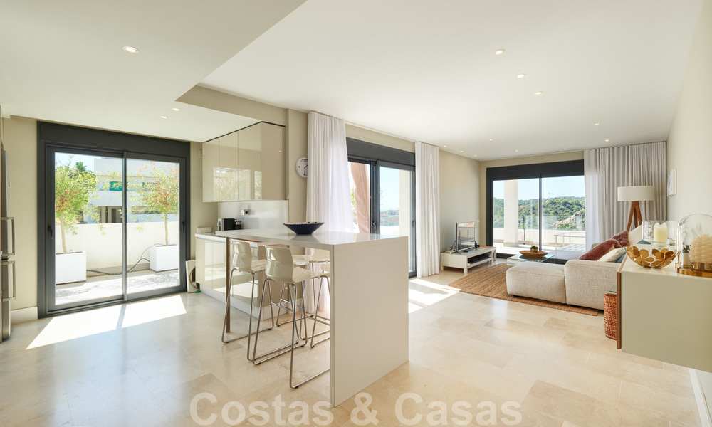 Helder en ruim appartement met enorm terras te koop op de New Golden Mile, Marbella - Estepona 22117