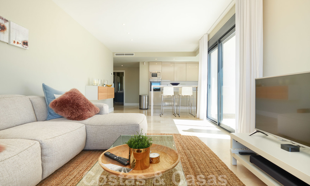 Helder en ruim appartement met enorm terras te koop op de New Golden Mile, Marbella - Estepona 22122