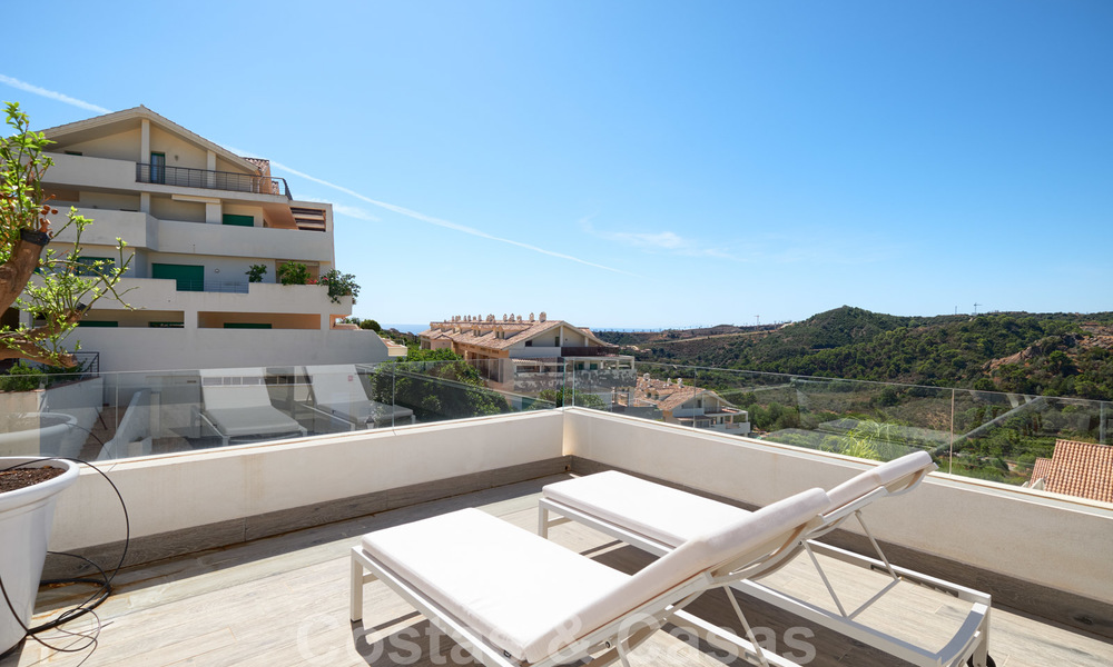 Helder en ruim appartement met enorm terras te koop op de New Golden Mile, Marbella - Estepona 22125