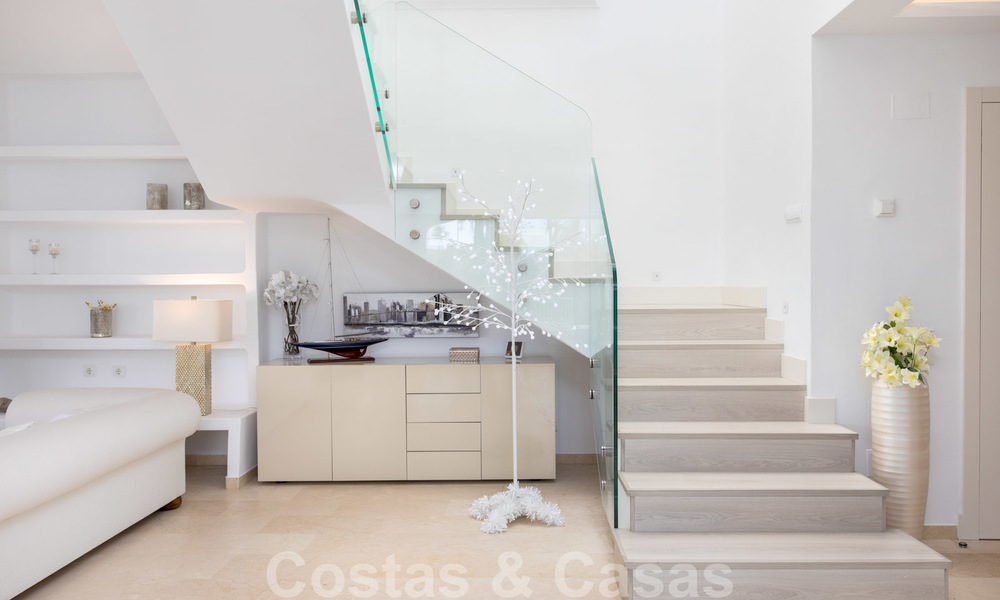 Wondermooi luxe penthouse appartement te koop, met fantastisch zeezicht en op loopafstand van het strand, Oost Marbella 22233