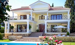 Prachtige modem-mediterrane luxe villa te koop, dicht bij het strand en voorzieningen, Oost Marbella 22313 