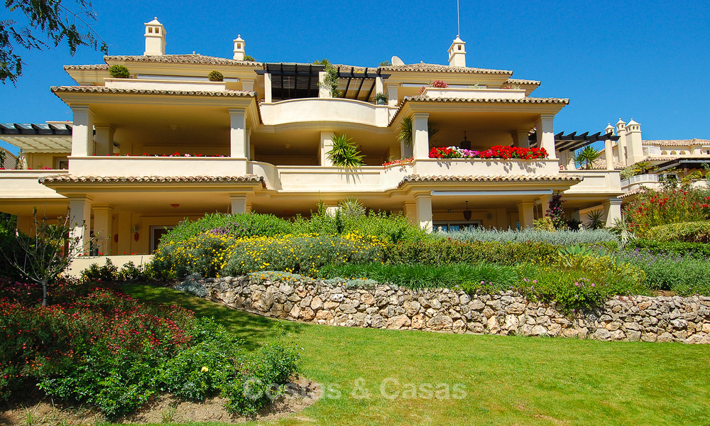 Las Alamandas: Luxe appartementen en penthouses te koop in exclusief eerstelijngolf complex in Nueva-Andalucia, Marbella 22814