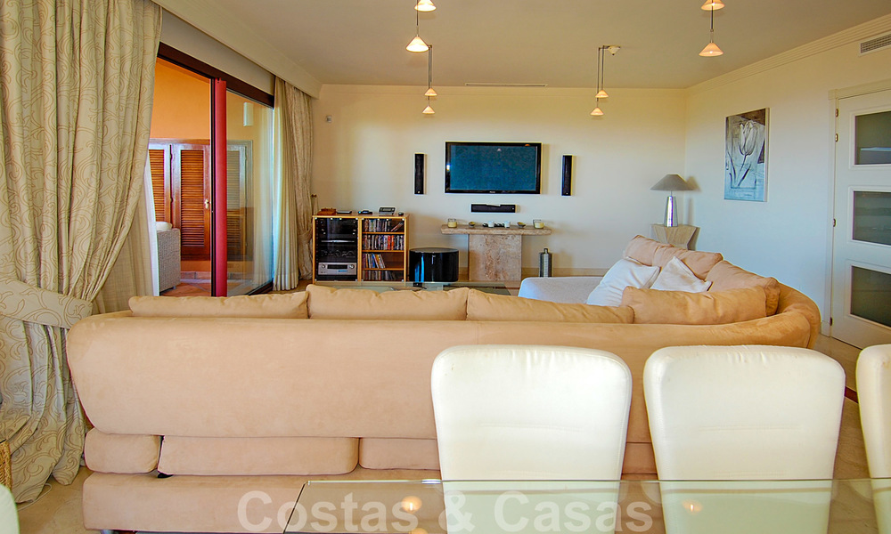 Gran Bahia: Luxe appartementen te koop in een prestigieuze strandwijk en exclusief complex, net ten oosten van de stad Marbella 23008