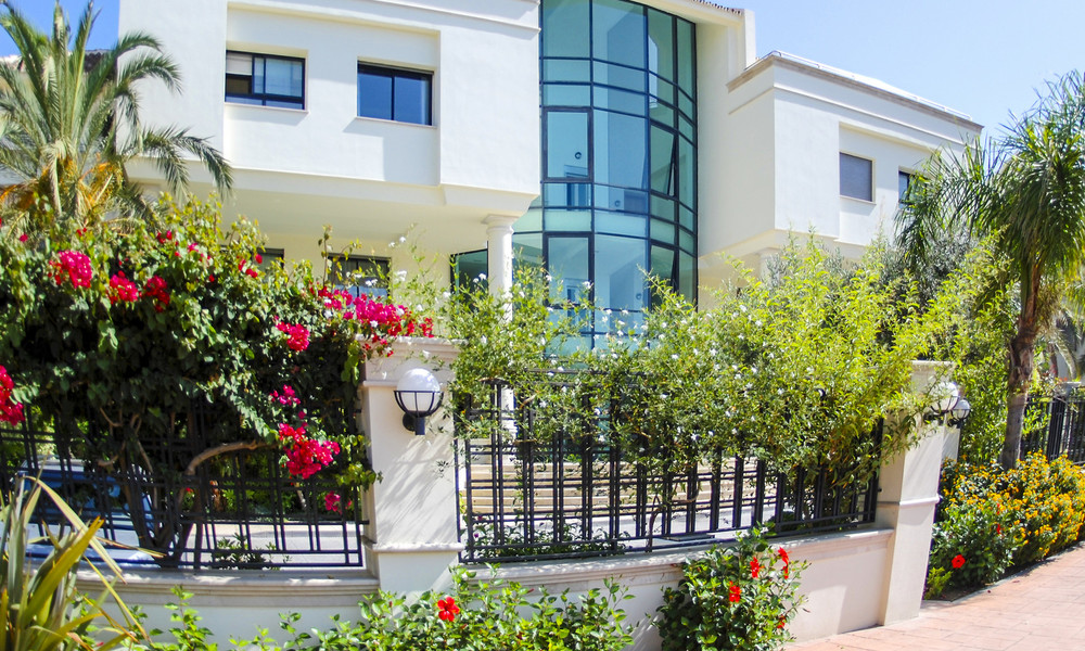 Oasis de Banus: Beachfront luxe appartementen te koop op de Golden Mile, Marbella, op loopafstand van Puerto Banus 23067