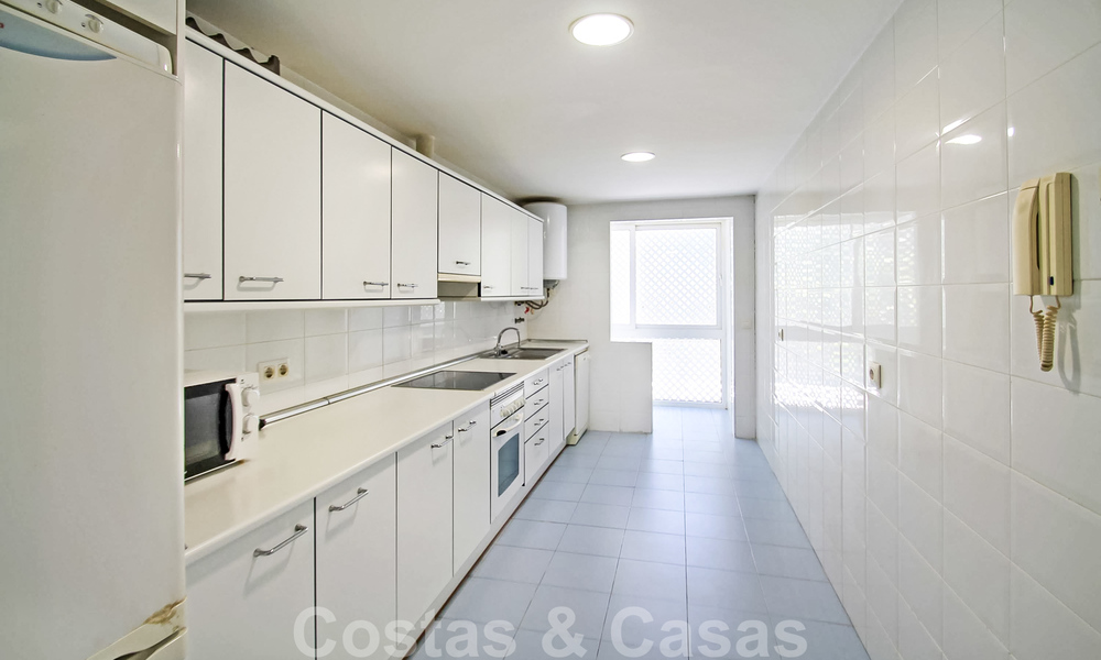 Ruim 3-slaapkamer appartement te koop in Nueva Andalucia - Marbella, op loopafstand van het strand en Puerto Banus 23125
