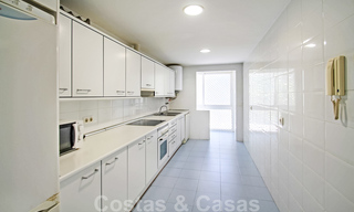 Ruim 3-slaapkamer appartement te koop in Nueva Andalucia - Marbella, op loopafstand van het strand en Puerto Banus 23125 