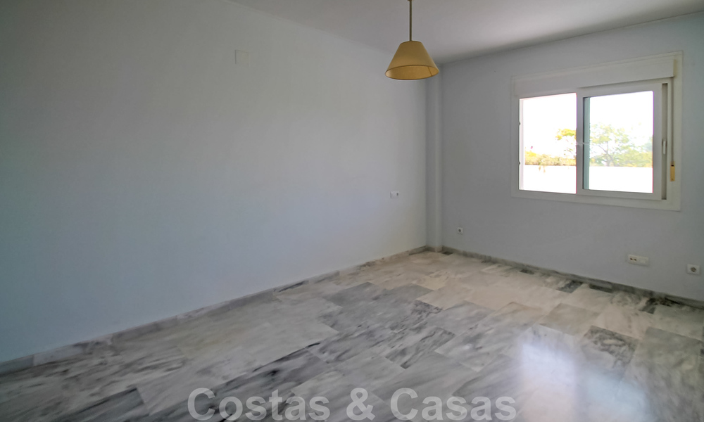 Ruim 3-slaapkamer appartement te koop in Nueva Andalucia - Marbella, op loopafstand van het strand en Puerto Banus 23137