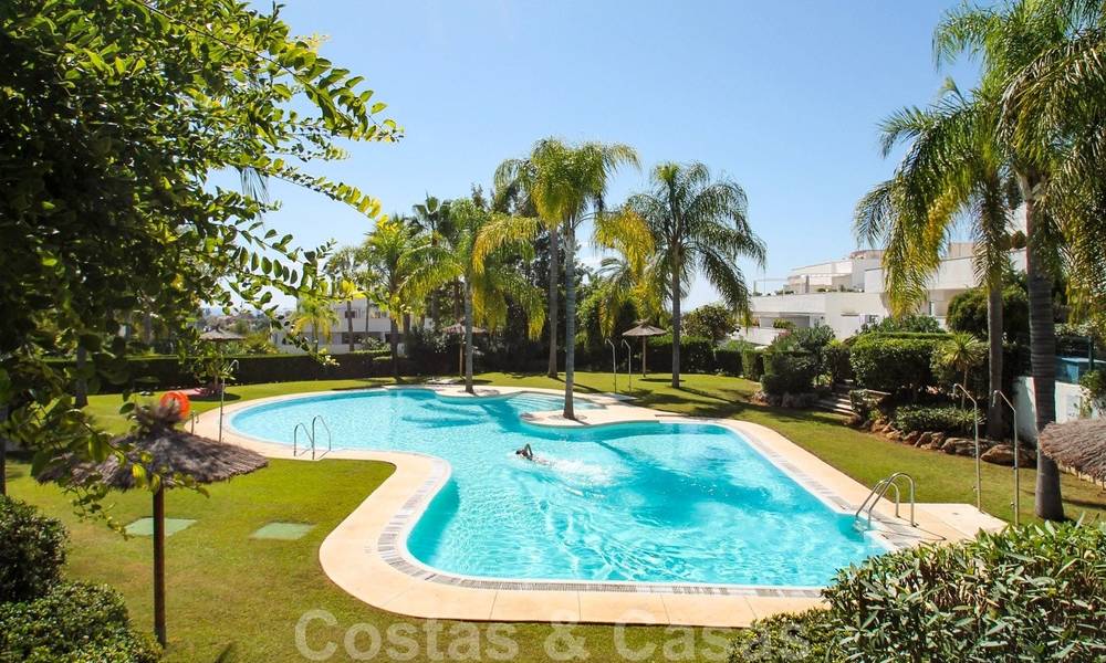Ruim 3-slaapkamer appartement te koop in Nueva Andalucia - Marbella, op loopafstand van het strand en Puerto Banus 23140