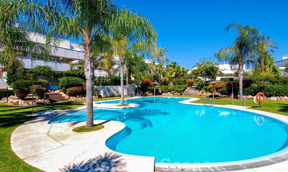 Ruim 3-slaapkamer appartement te koop in Nueva Andalucia - Marbella, op loopafstand van het strand en Puerto Banus 23147