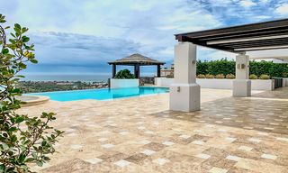 Prachtige villa met panoramisch zeezicht te koop in een prestigieus 5* golfresort op de New Golden Mile, tussen Marbella en Estepona 23302 