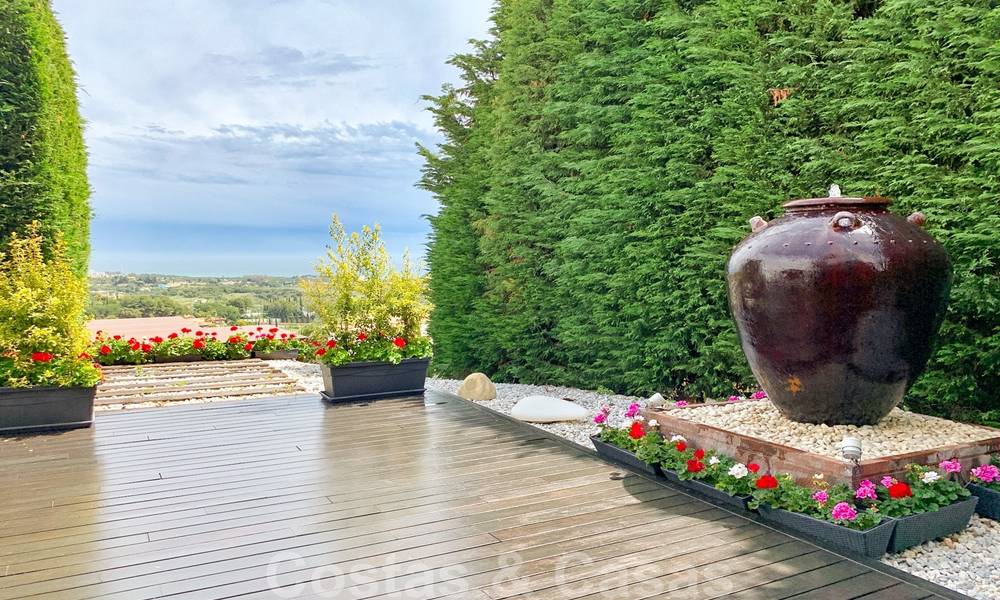 Prachtige villa met panoramisch zeezicht te koop in een prestigieus 5* golfresort op de New Golden Mile, tussen Marbella en Estepona 23310