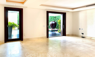 Prachtige villa met panoramisch zeezicht te koop in een prestigieus 5* golfresort op de New Golden Mile, tussen Marbella en Estepona 23315 