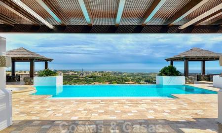 Prachtige villa met panoramisch zeezicht te koop in een prestigieus 5* golfresort op de New Golden Mile, tussen Marbella en Estepona 23327