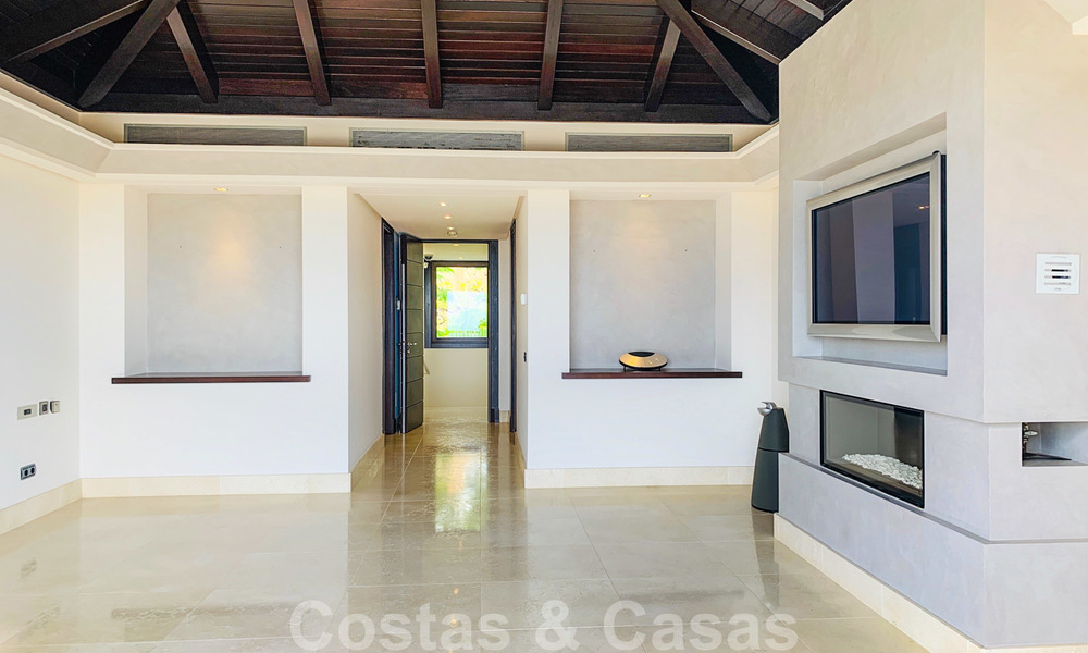 Prachtige villa met panoramisch zeezicht te koop in een prestigieus 5* golfresort op de New Golden Mile, tussen Marbella en Estepona 23332