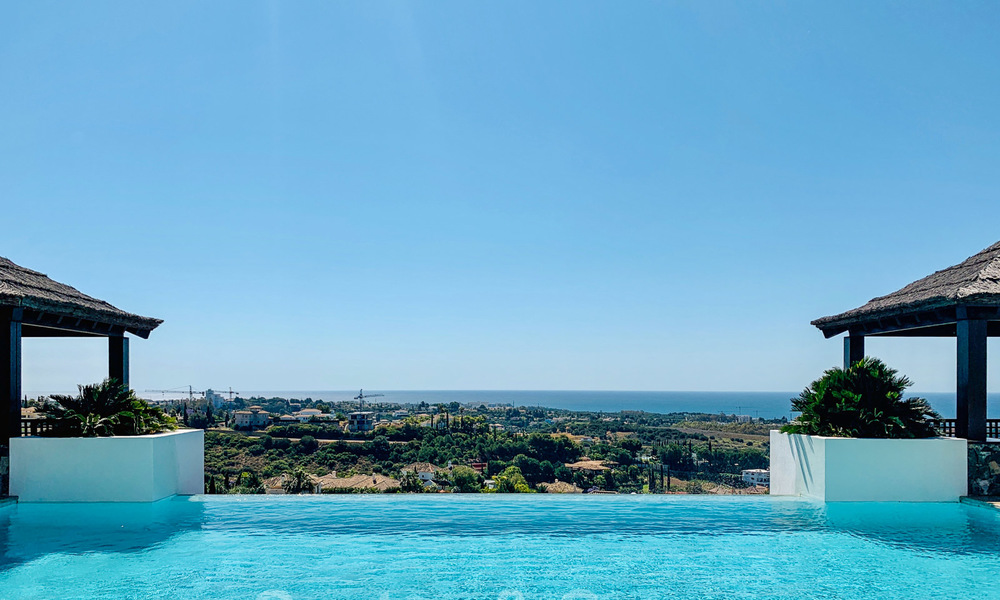 Prachtige villa met panoramisch zeezicht te koop in een prestigieus 5* golfresort op de New Golden Mile, tussen Marbella en Estepona 23343