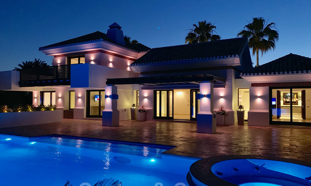 Prachtige villa met panoramisch zeezicht te koop in een prestigieus 5* golfresort op de New Golden Mile, tussen Marbella en Estepona 23350