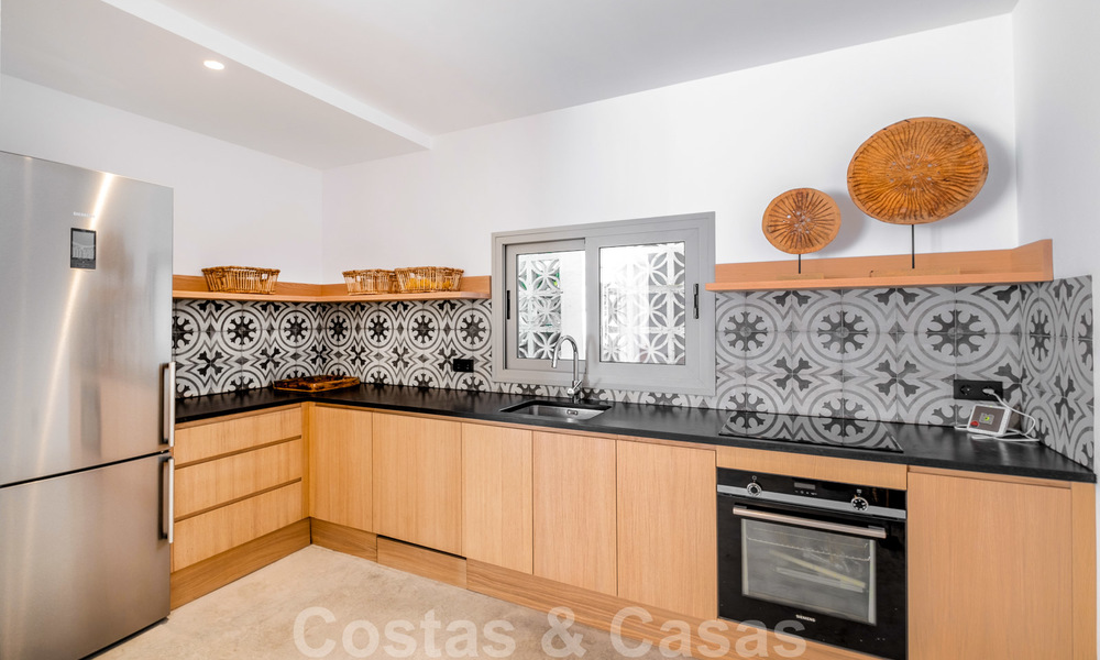 Prachtig gerenoveerde halfvrijstaande villa in Ibiza stijl te koop, op loopafstand van het strand en centrum van San Pedro - Marbella 23369