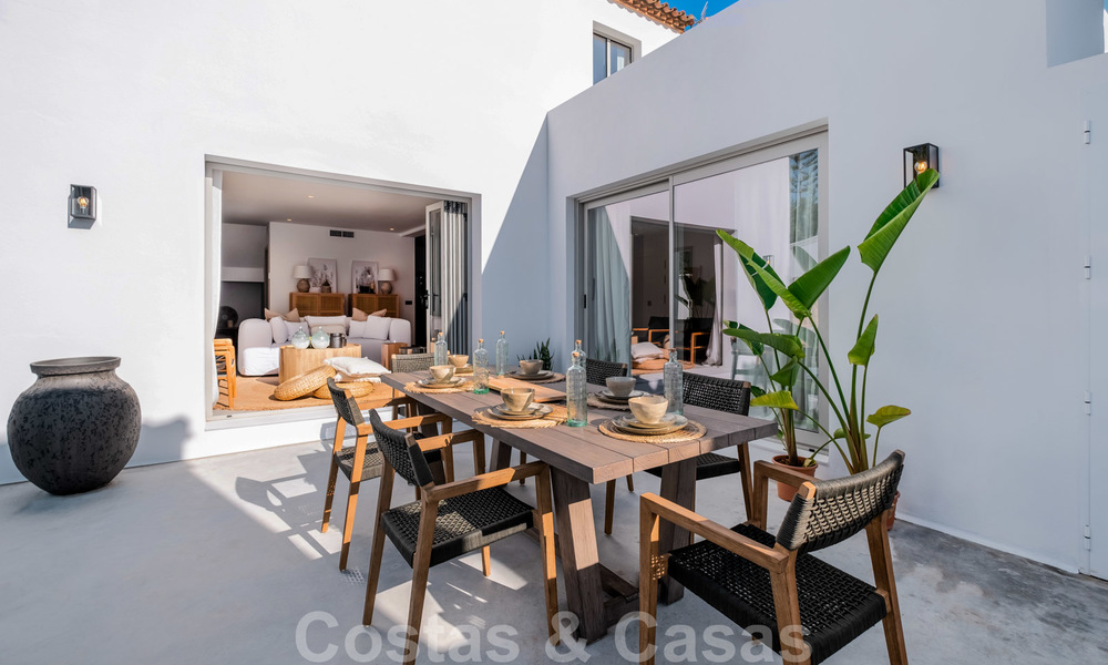 Prachtig gerenoveerde halfvrijstaande villa in Ibiza stijl te koop, op loopafstand van het strand en centrum van San Pedro - Marbella 23375