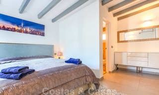 Eerstelijns strand villa te koop met prachtig zeezicht aan de New Golden Mile, tussen Marbella en Estepona 23475 