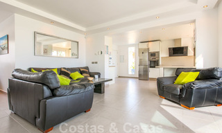 Eerstelijns strand villa te koop met prachtig zeezicht aan de New Golden Mile, tussen Marbella en Estepona 23476 