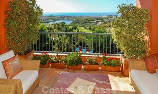 Luxe Appartementen te koop in Royal Flamingos met schitterend uitzicht over de golf en de zee in Marbella - Benahavis 23573 