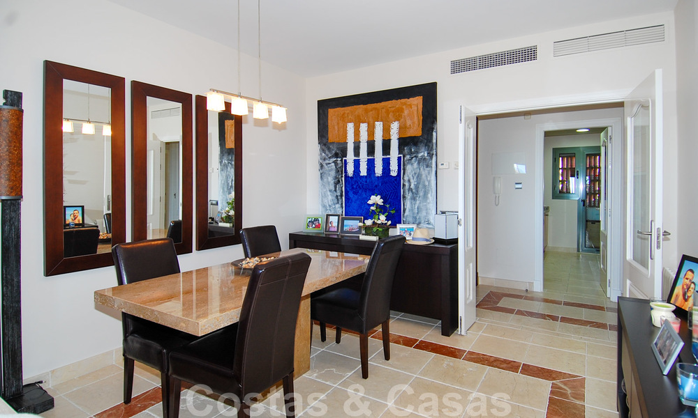 Luxe Appartementen te koop in Royal Flamingos met schitterend uitzicht over de golf en de zee in Marbella - Benahavis 23576