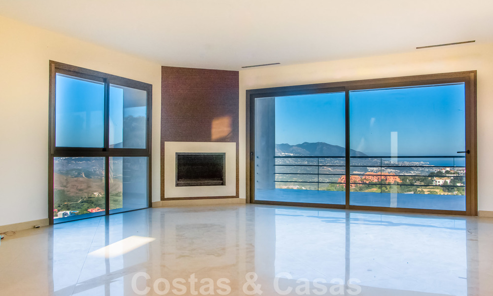 Moderne villa met prachtig berg- en zeezicht te koop in de heuvels van Oost-Marbella 23641