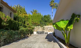 Instapklare nieuwe moderne luxe villa in een afgesloten en beveiligde villawijk te koop in Nueva Andalucia, Marbella. Open voor een redelijk bod! 23678 