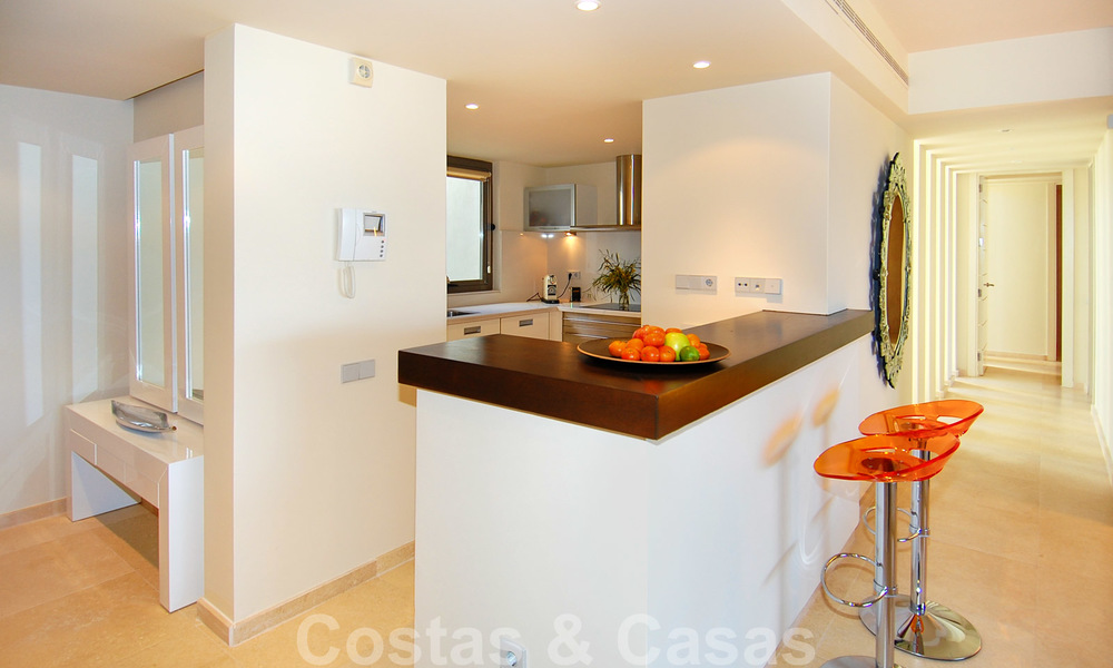 Moderne ruime luxeappartementen met golf- en zeezicht te koop in Marbella - Benahavis 24560