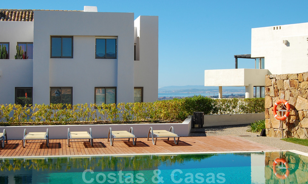 Moderne ruime luxeappartementen met golf- en zeezicht te koop in Marbella - Benahavis 24578
