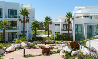 Te koop in Atalaya Hills: Appartementen in moderne stijl met uitzicht op de golf en zee in Benahavis - Marbella 24230 