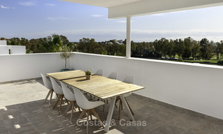 Te koop in Atalaya Hills: Appartementen in moderne stijl met uitzicht op de golf en zee in Benahavis - Marbella 24245 