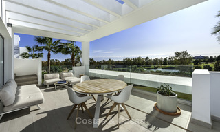 Te koop in Atalaya Hills: Appartementen in moderne stijl met uitzicht op de golf en zee in Benahavis - Marbella 24248 