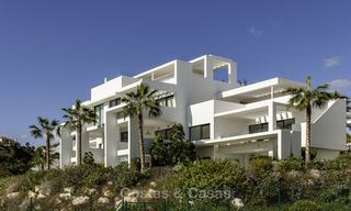 Te koop in Atalaya Hills: Appartementen in moderne stijl met uitzicht op de golf en zee in Benahavis - Marbella 24260 