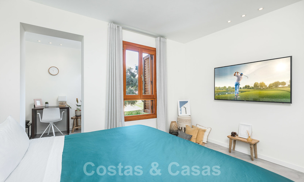 Elegant, gerenoveerd appartement te koop, direct aan de golfbaan in Nueva Andalucia te Marbella 24330