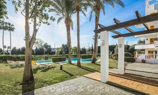 Elegant, gerenoveerd appartement te koop, direct aan de golfbaan in Nueva Andalucia te Marbella 24333 