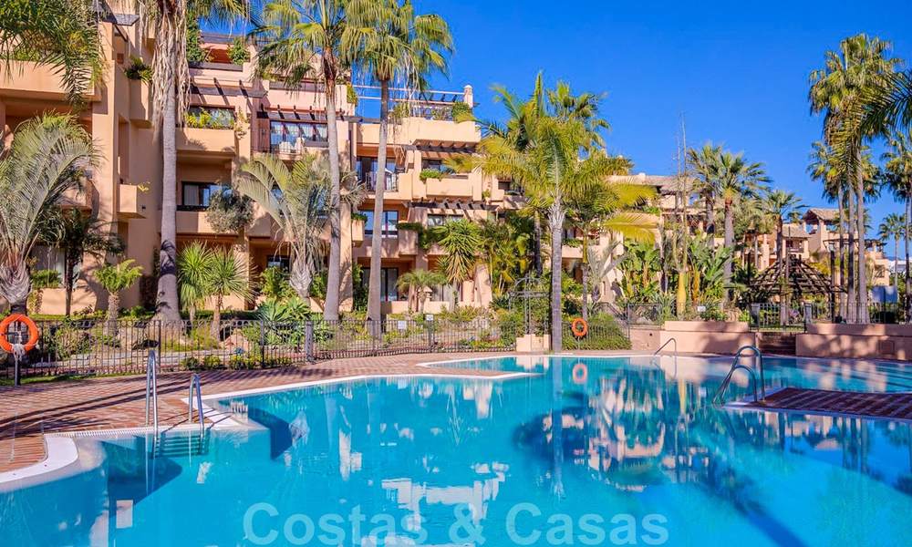 Luxe appartement in een eerstelijnstrand complex te koop in San Pedro Playa, op loopafstand van het voorzieningen en het centrum van San Pedro, Marbella 24347