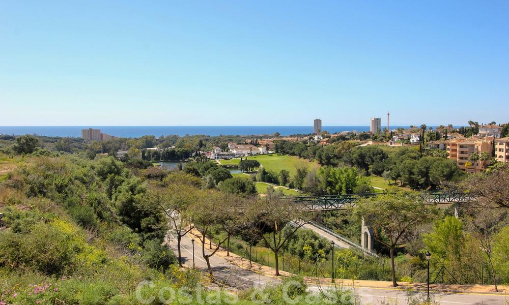 Villa's in mediterrane stijl en half vrijstaande villa's met uitzicht op zee en golf in Elviria, Marbella 24415